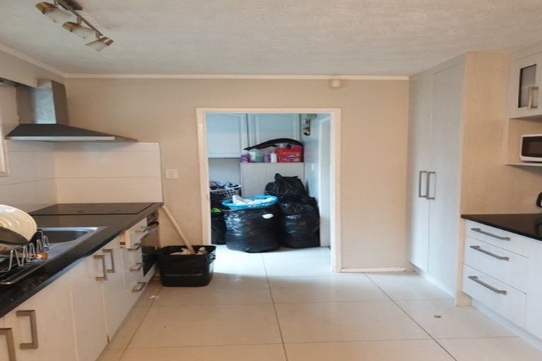 Photo of property in 375 Roscommon Road, Clendon Park, Auckland, 2103