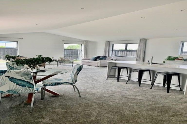 Photo of property in 10 Mccahon Drive, Rangiora, 7400