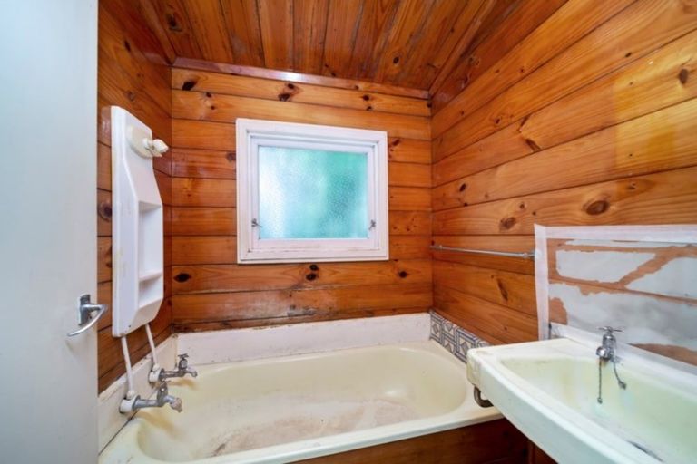 Photo of property in 42 Saxton Road, Upper Vogeltown, New Plymouth, 4371