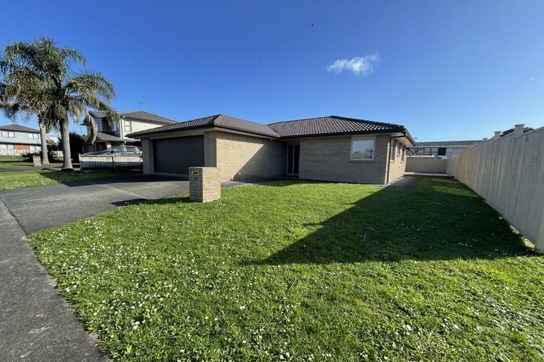 Photo of property in 35 Riverglade Parkway, Te Atatu South, Auckland, 0610