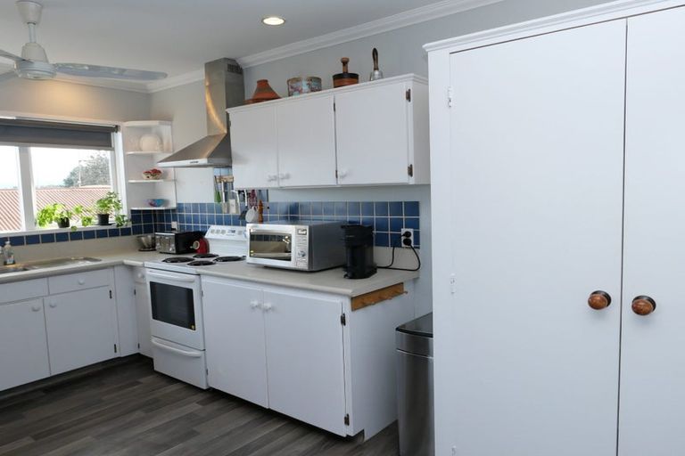 Photo of property in 50 Raumati Road, Raumati Beach, Paraparaumu, 5032