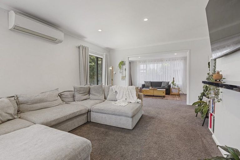 Photo of property in 144a High Street, Oxford, 7430