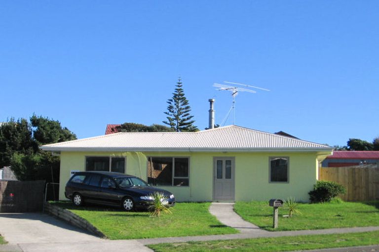 Photo of property in 32 Campion Road, Waikanae Beach, Waikanae, 5036