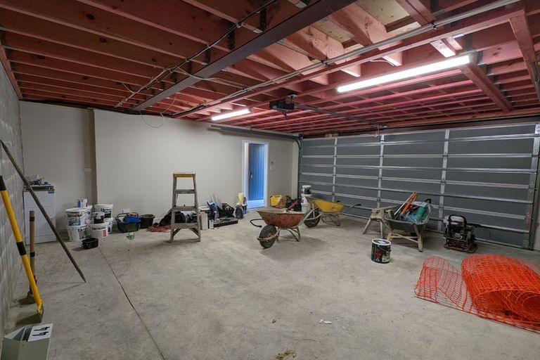 Photo of property in 44 Albatross Close, Whitby, Porirua, 5024