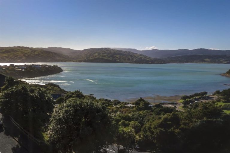 Photo of property in 1 Kenef Road, Paremata, Porirua, 5024