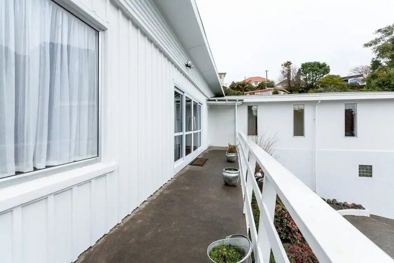 Photo of property in 13a Seaview Road, Marfell, New Plymouth, 4310