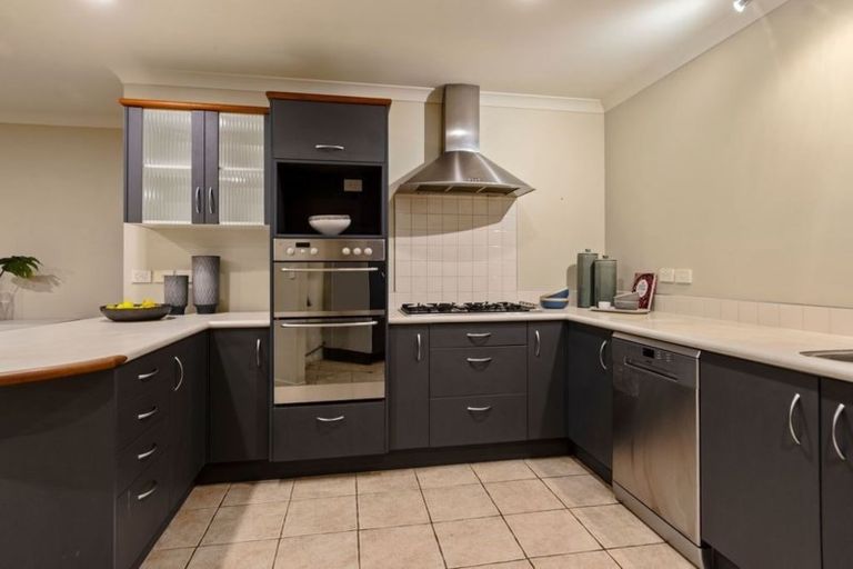 Photo of property in 6 English Oak Drive, Schnapper Rock, Auckland, 0632