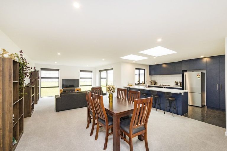 Photo of property in 3 Sardinia Grove, Fitzherbert, Palmerston North, 4410