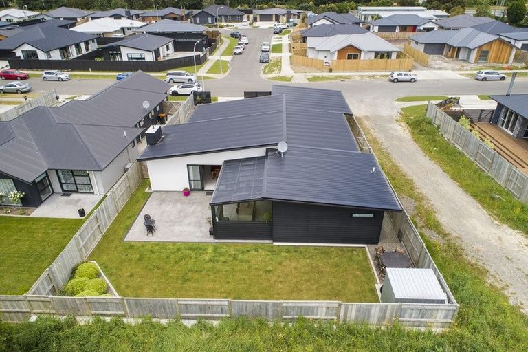 Photo of property in 5 Freedom Drive, Kelvin Grove, Palmerston North, 4414