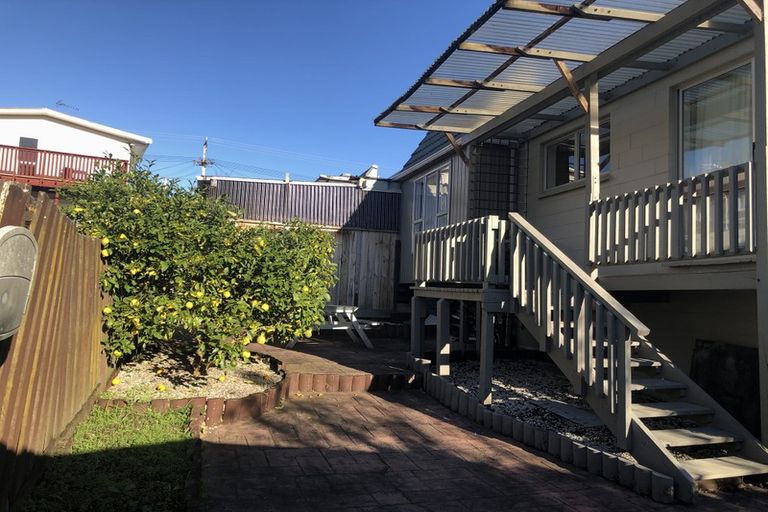Photo of property in 4/172 Beach Haven Road, Beach Haven, Auckland, 0626