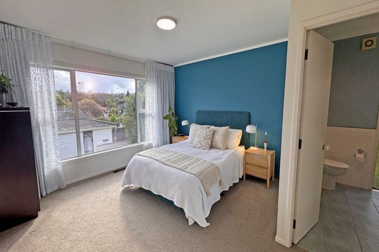 Photo of property in 8 Langstone Place, Chatswood, Auckland, 0626