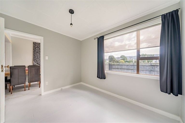 Photo of property in 52 Durham Crescent, Fairfield, Lower Hutt, 5011