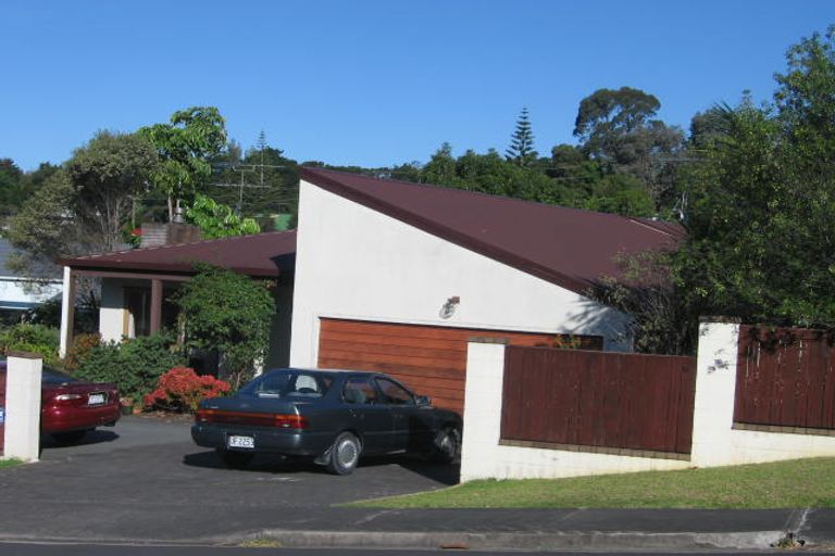 Photo of property in 22 Greenvalley Rise, Glenfield, Auckland, 0629