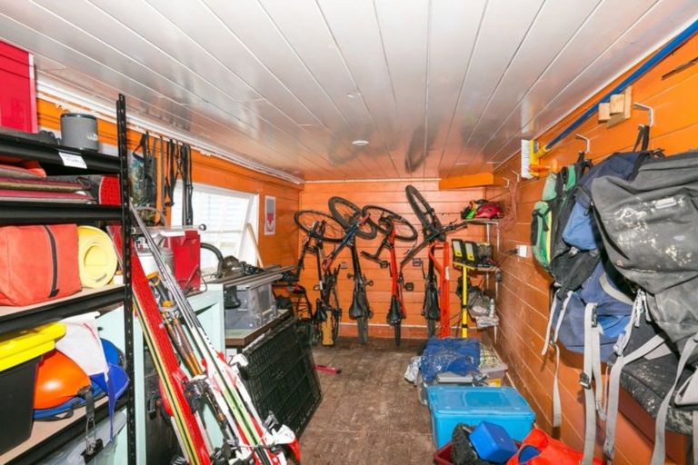 Photo of property in 7 Northland Road, Northland, Wellington, 6012