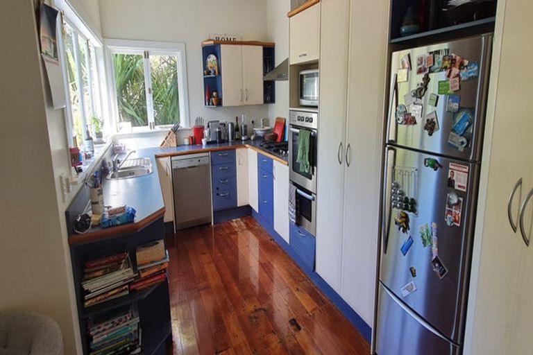 Photo of property in 102 Standen Street, Karori, Wellington, 6012