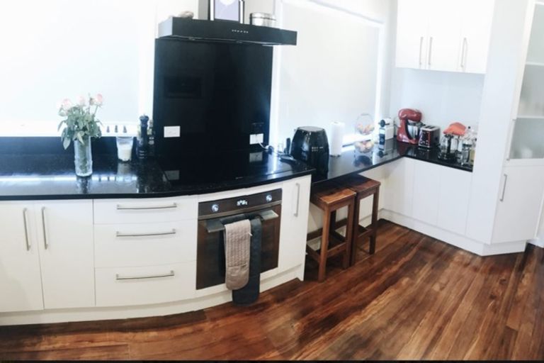 Photo of property in 166 Ridge Road, Howick, Auckland, 2014