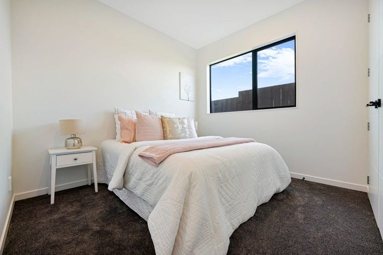 Photo of property in 6 Pineview Drive, Rosehill, Papakura, 2113