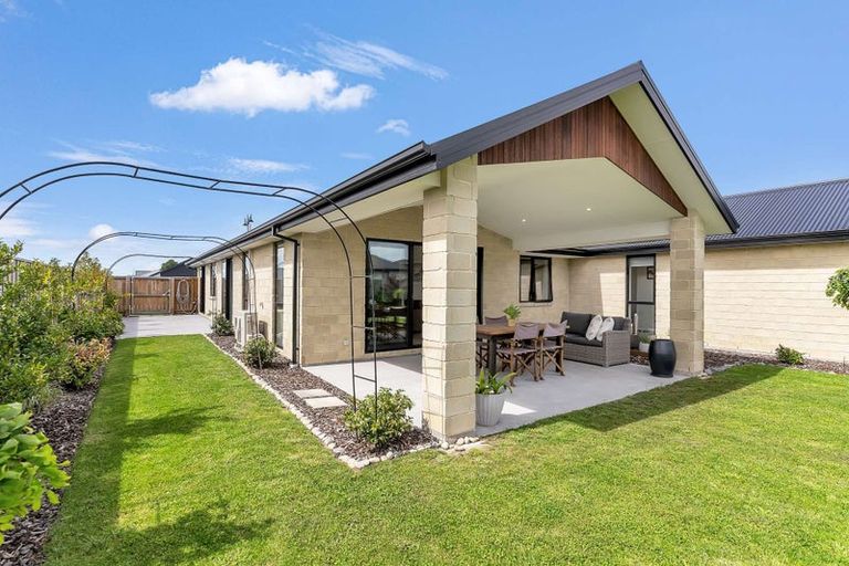 Photo of property in 117 Shillingford Boulevard, Rolleston, 7615