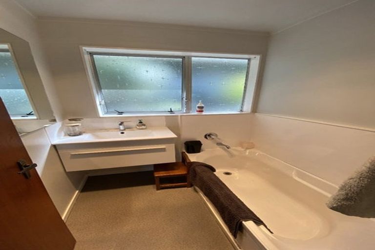 Photo of property in 30 Deller Grove, Silverstream, Upper Hutt, 5019