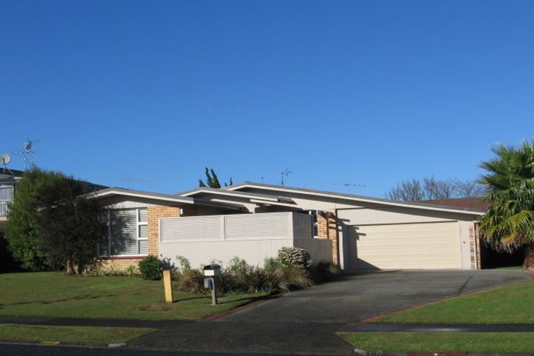 Photo of property in 32 Fielding Crescent, Farm Cove, Auckland, 2012