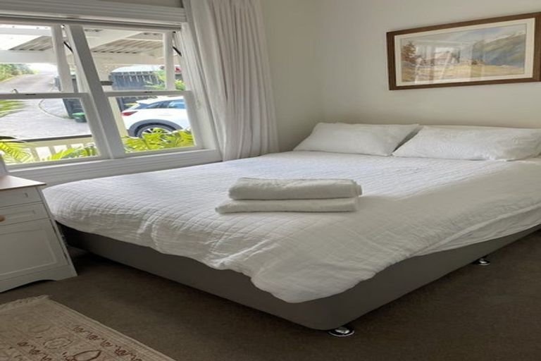 Photo of property in 2/2 Kiteroa Terrace, Rothesay Bay, Auckland, 0630