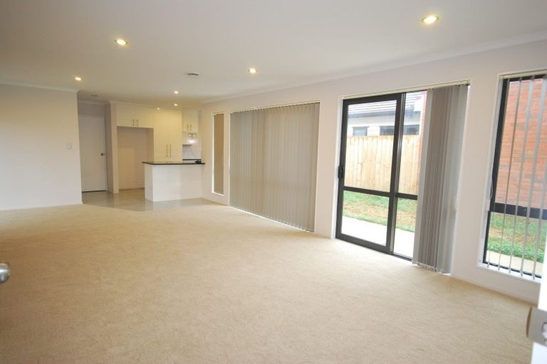 Photo of property in 8 Whekau Drive, Takanini, 2112