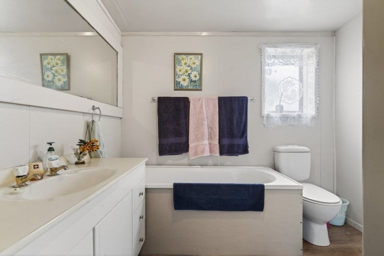 Photo of property in 63 Porter Road, Paparoa, 0571
