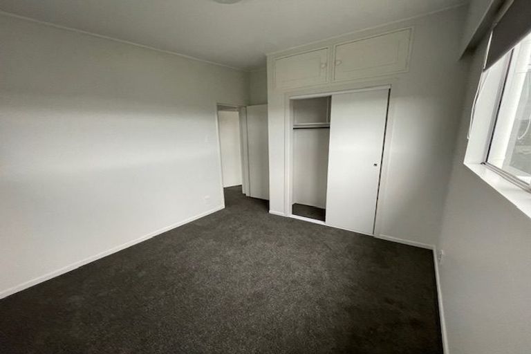 Photo of property in 4 Waiwera Crescent, Maupuia, Wellington, 6022