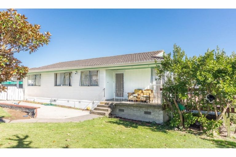 Photo of property in 1 Leo Street, Glen Eden, Auckland, 0602