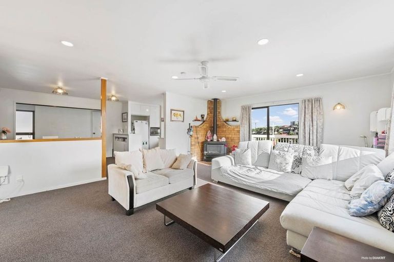 Photo of property in 57c Everglade Drive, Goodwood Heights, Auckland, 2105