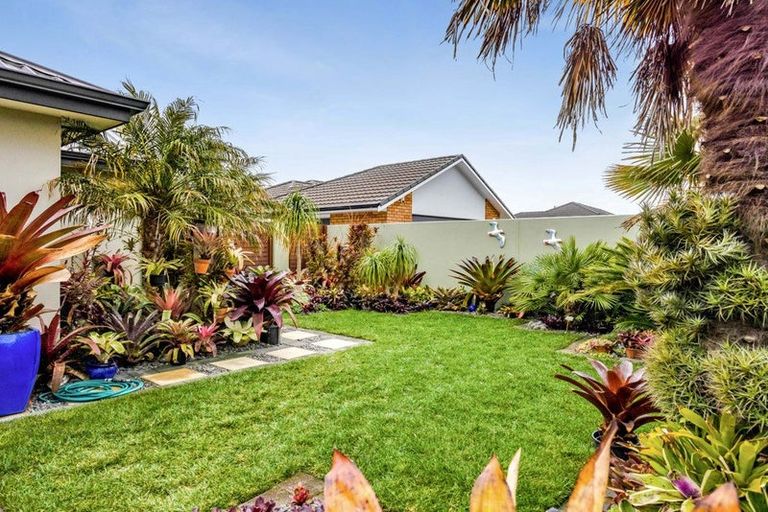 Photo of property in 19 Dolphin Parade, Bell Block, New Plymouth, 4312