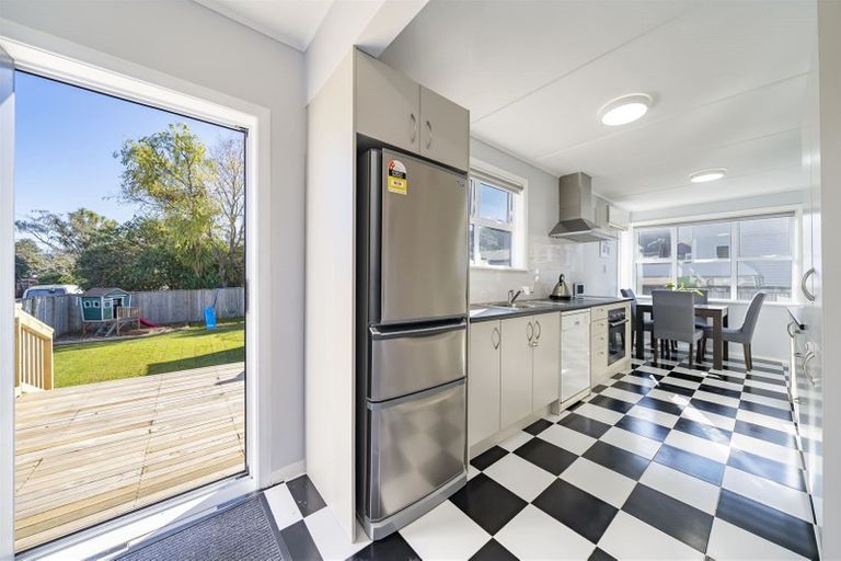 Photo of property in 27 Rimu Street, Naenae, Lower Hutt, 5011