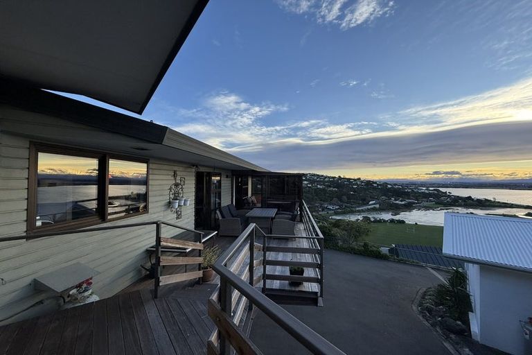 Photo of property in 1/56 Balmoral Lane, Redcliffs, Christchurch, 8081