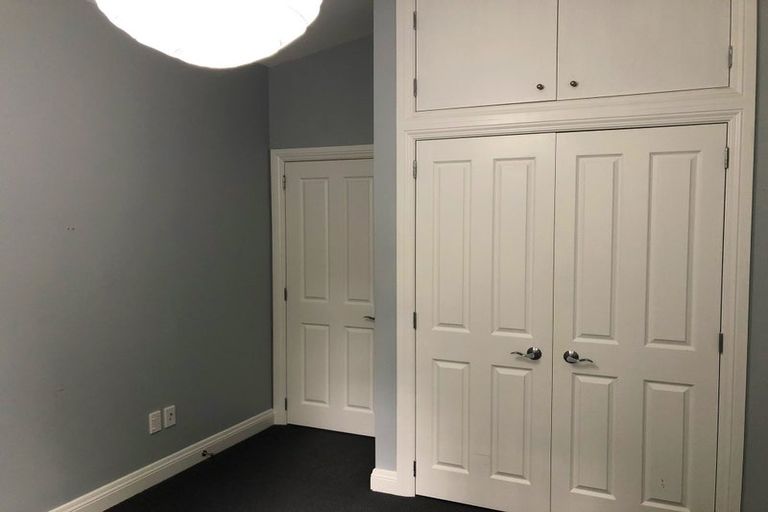 Photo of property in 30b Sutherland Crescent, Melrose, Wellington, 6023