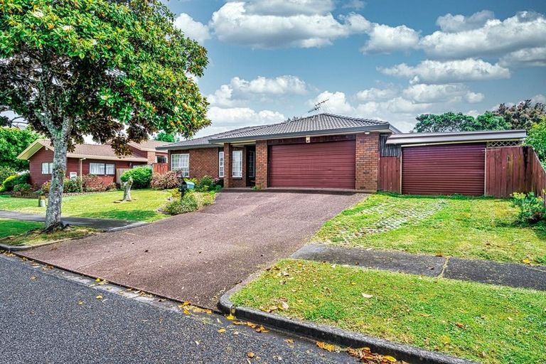 Photo of property in 3 Simon Owen Place, Golflands, Auckland, 2013