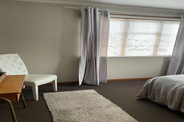 Photo of property in 33 Pahiatua Street, Hokowhitu, Palmerston North, 4410