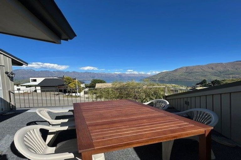 Photo of property in 38 Greenstone Place, Fernhill, Queenstown, 9300