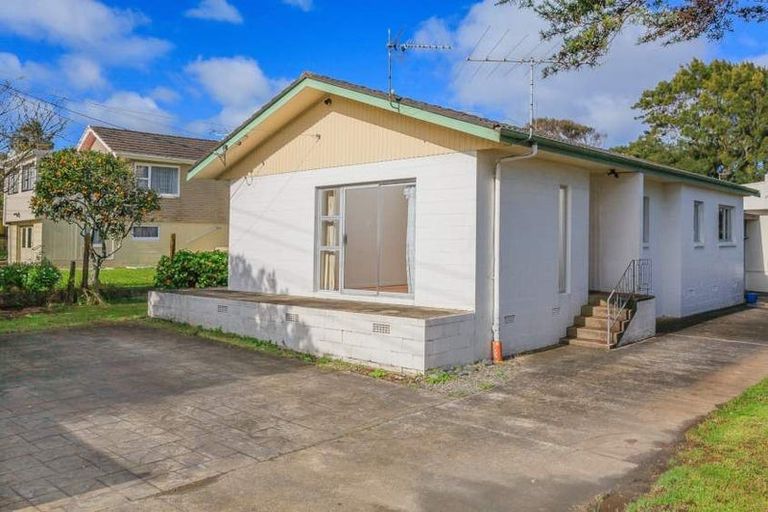 Photo of property in 1/3 Exmouth Road, Northcote, Auckland, 0627