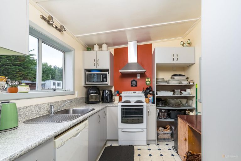 Photo of property in 13 Queens Terrace, Waimate, 7978