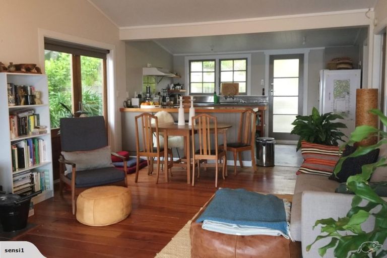 Photo of property in 16 The Parade, Paekakariki, 5034