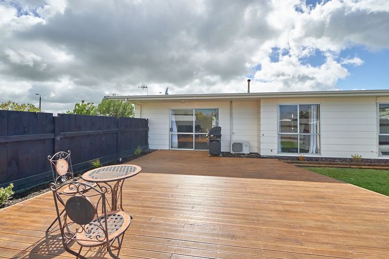 Photo of property in 36 Acacia Street, Kelvin Grove, Palmerston North, 4414