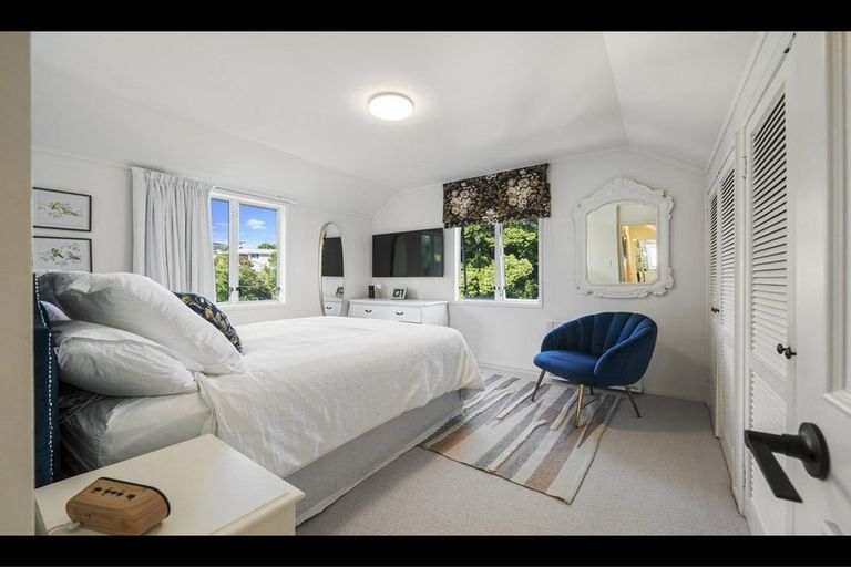 Photo of property in 1/2 Heathcote Road, Castor Bay, Auckland, 0620