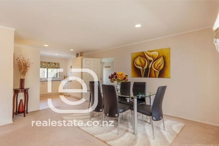 Photo of property in 2 Marbella Drive, Massey, Auckland, 0614