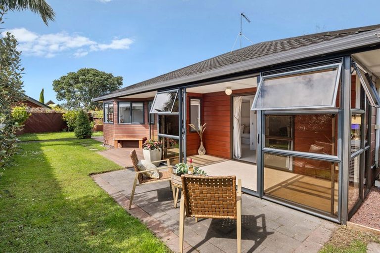Photo of property in 26 Settlers Grove, Orewa, 0931