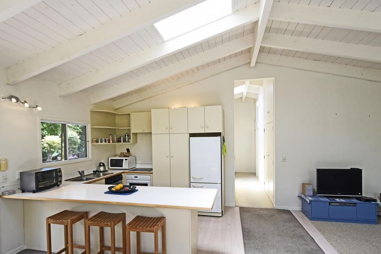 Photo of property in 18 Grand View Road, Leigh, 0985