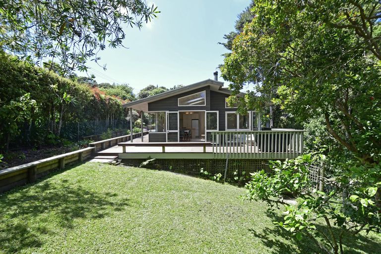 Photo of property in 18 Grand View Road, Leigh, 0985