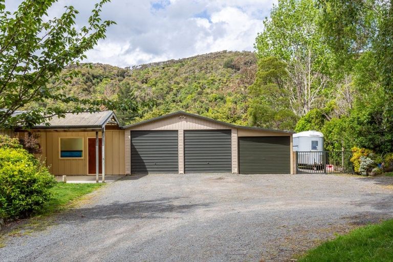 Photo of property in 1789 State Highway 2, Kaitoke, Upper Hutt, 5018