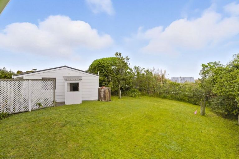 Photo of property in 5 Norna Grove, Waikawa Beach, Manakau, 5573