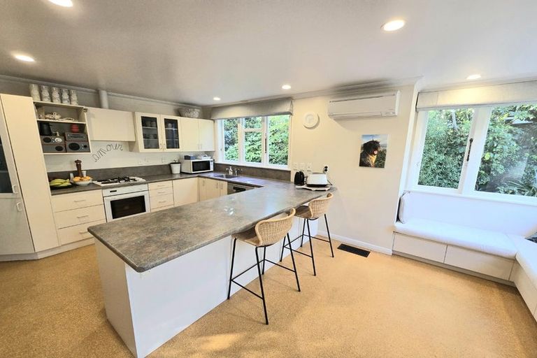 Photo of property in 77 Cockayne Road, Khandallah, Wellington, 6035