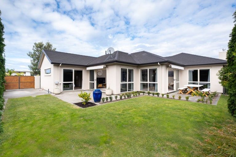 Photo of property in 2 Akaroa Road, Poraiti, Napier, 4112